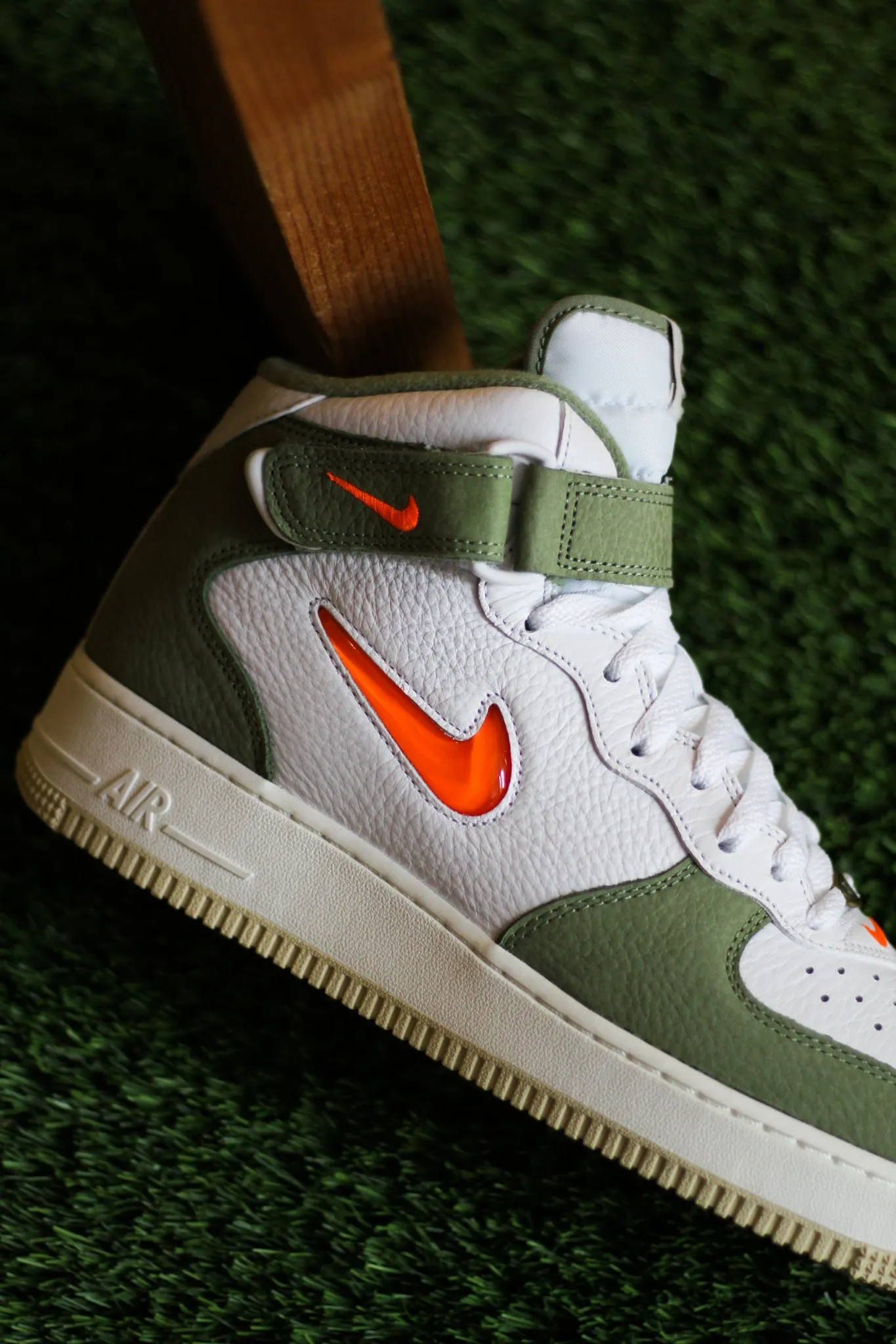 AIR FORCE 1 MID QS "OIL GREEN"