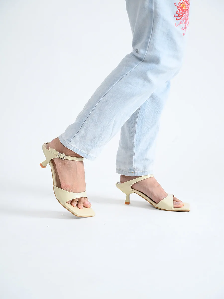 BASIC Ricoa Buckle Heels