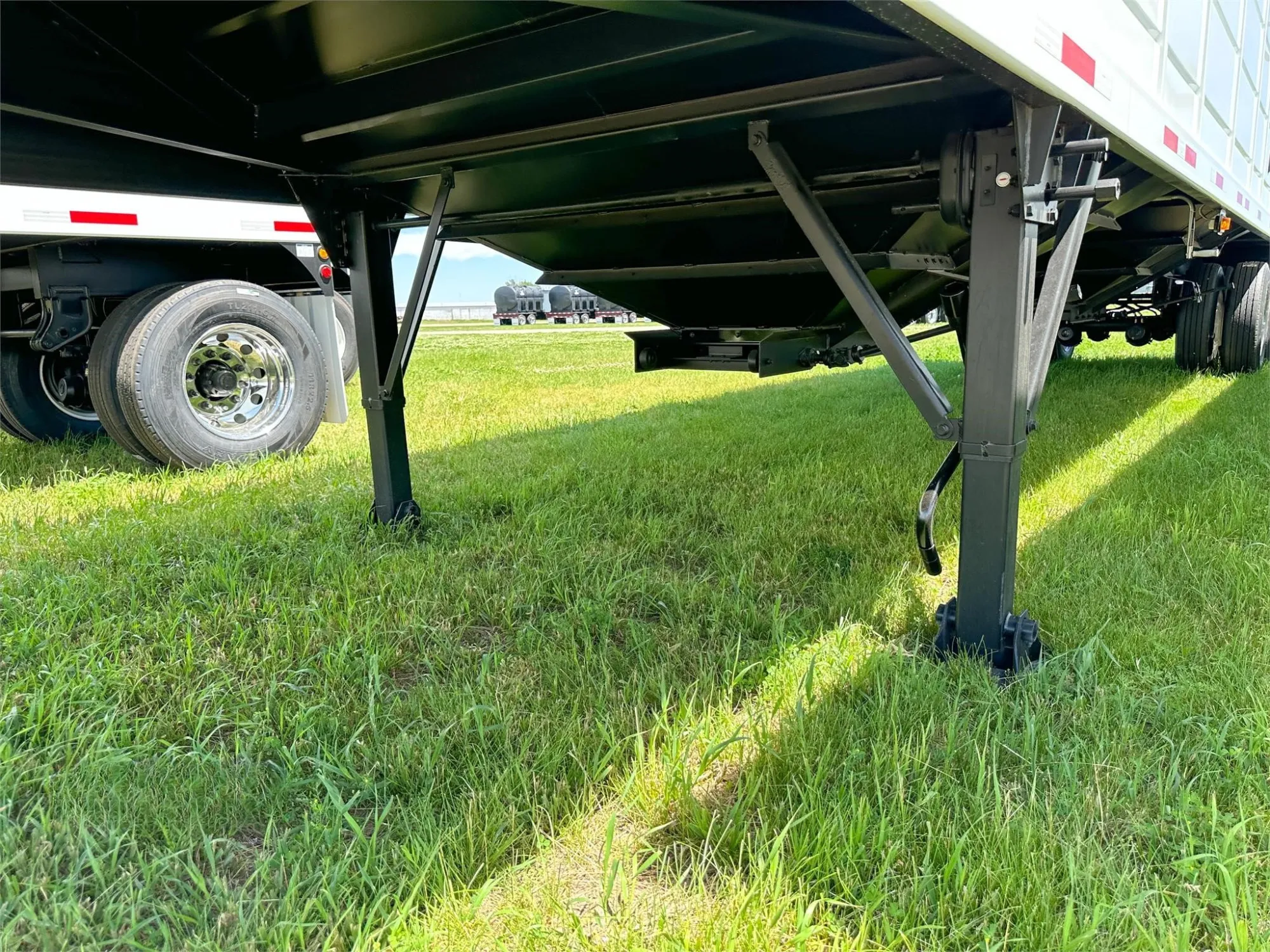 Demco Steel Hopper Bottom Trailers | Length 40' ft | Weight 11,000 Lbs | King Pin Setting 18" | For Tractors