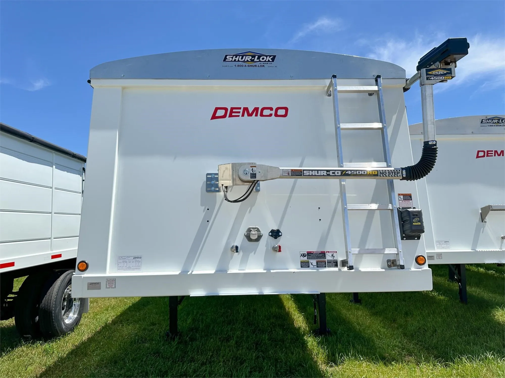 Demco Steel Hopper Bottom Trailers | Length 40' ft | Weight 11,000 Lbs | King Pin Setting 18" | For Tractors