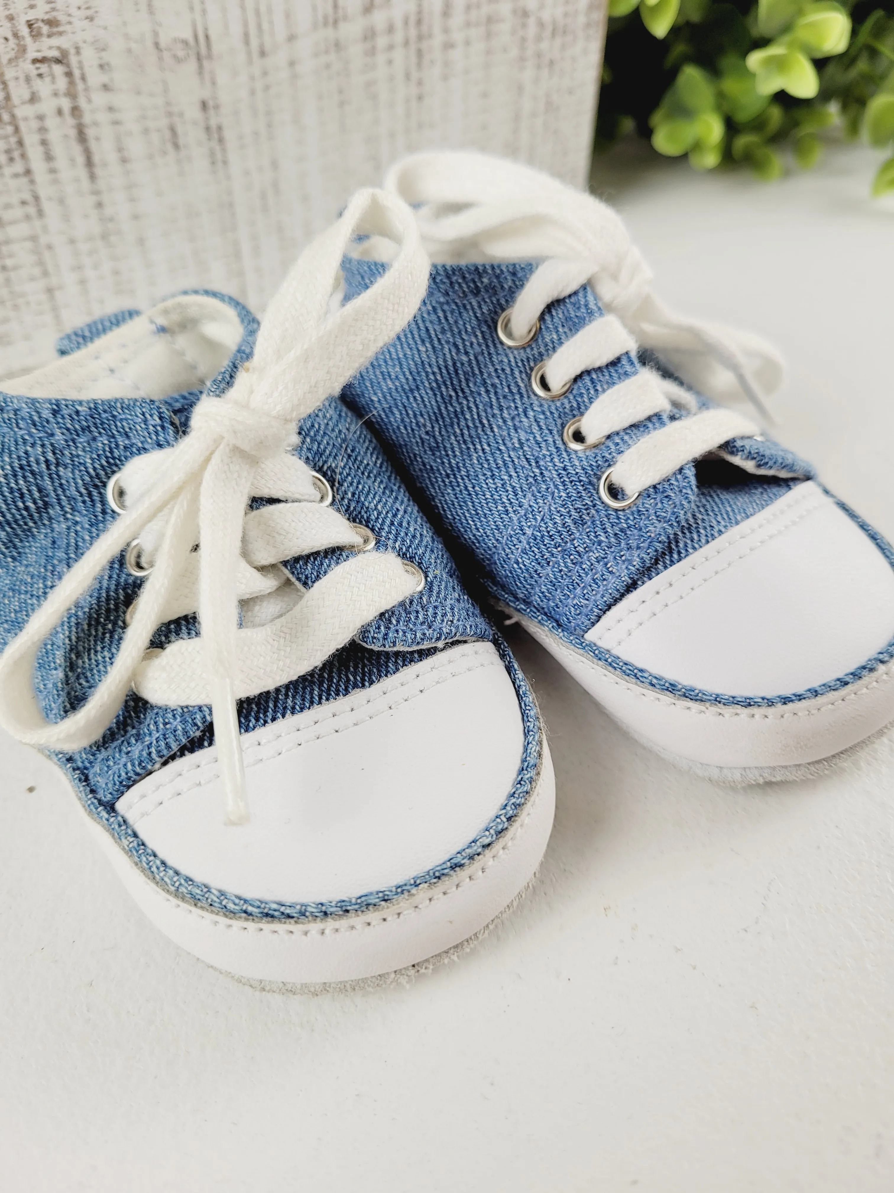 DENIM CRIB SHOES SIZE 3-6M PRE-LOVED