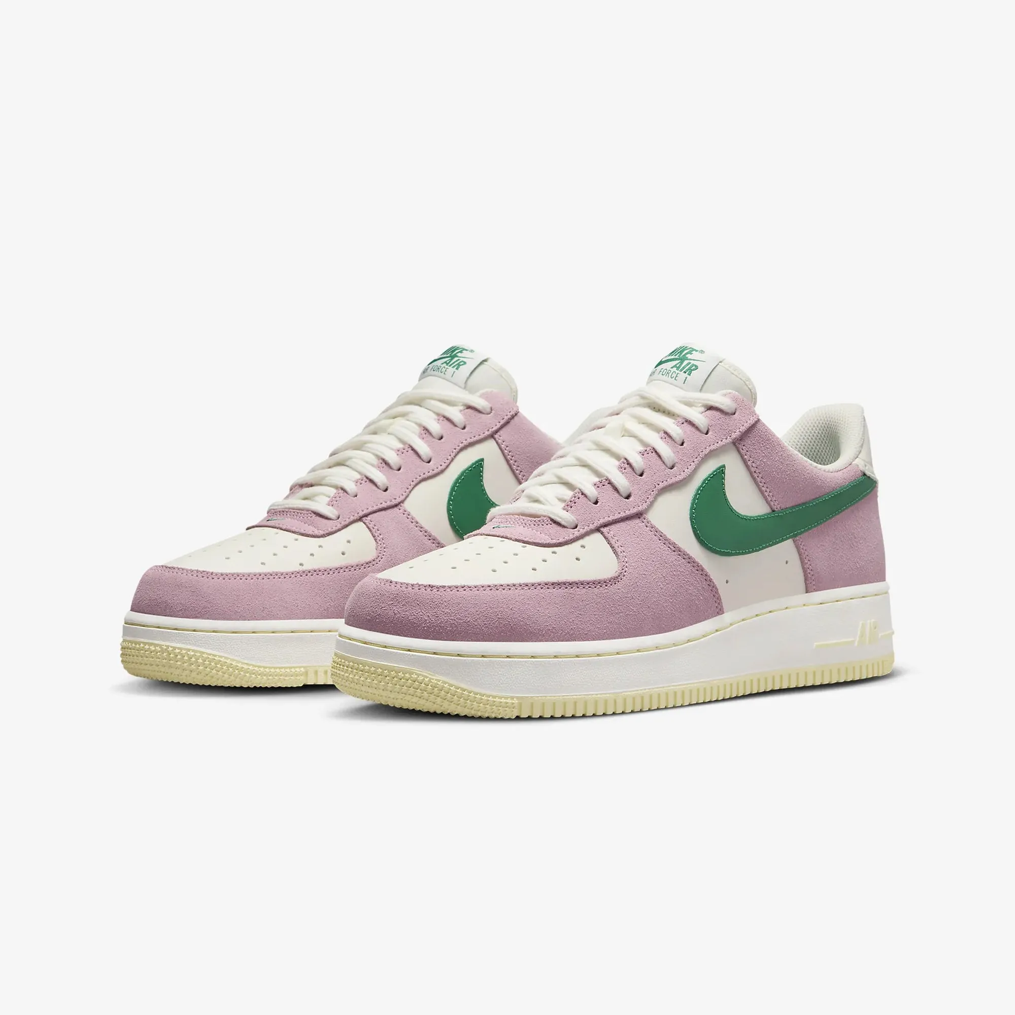 Nike | AIR FORCE 1 '07 LV8 { SAIL/MALACHITE-MED SOFT PINK-ALABASTER