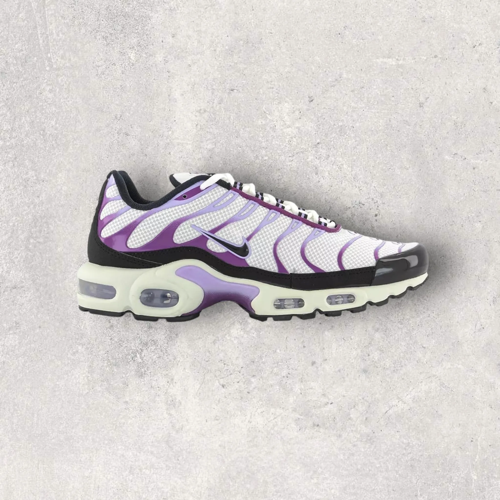 NIKE AIR MAX PLUS TN - WHITE/BLACK/VIOTECH