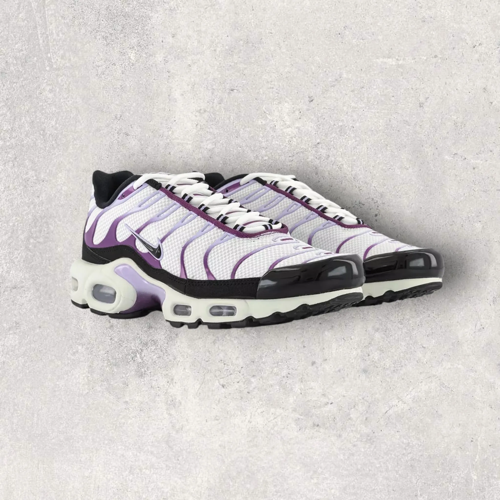 NIKE AIR MAX PLUS TN - WHITE/BLACK/VIOTECH