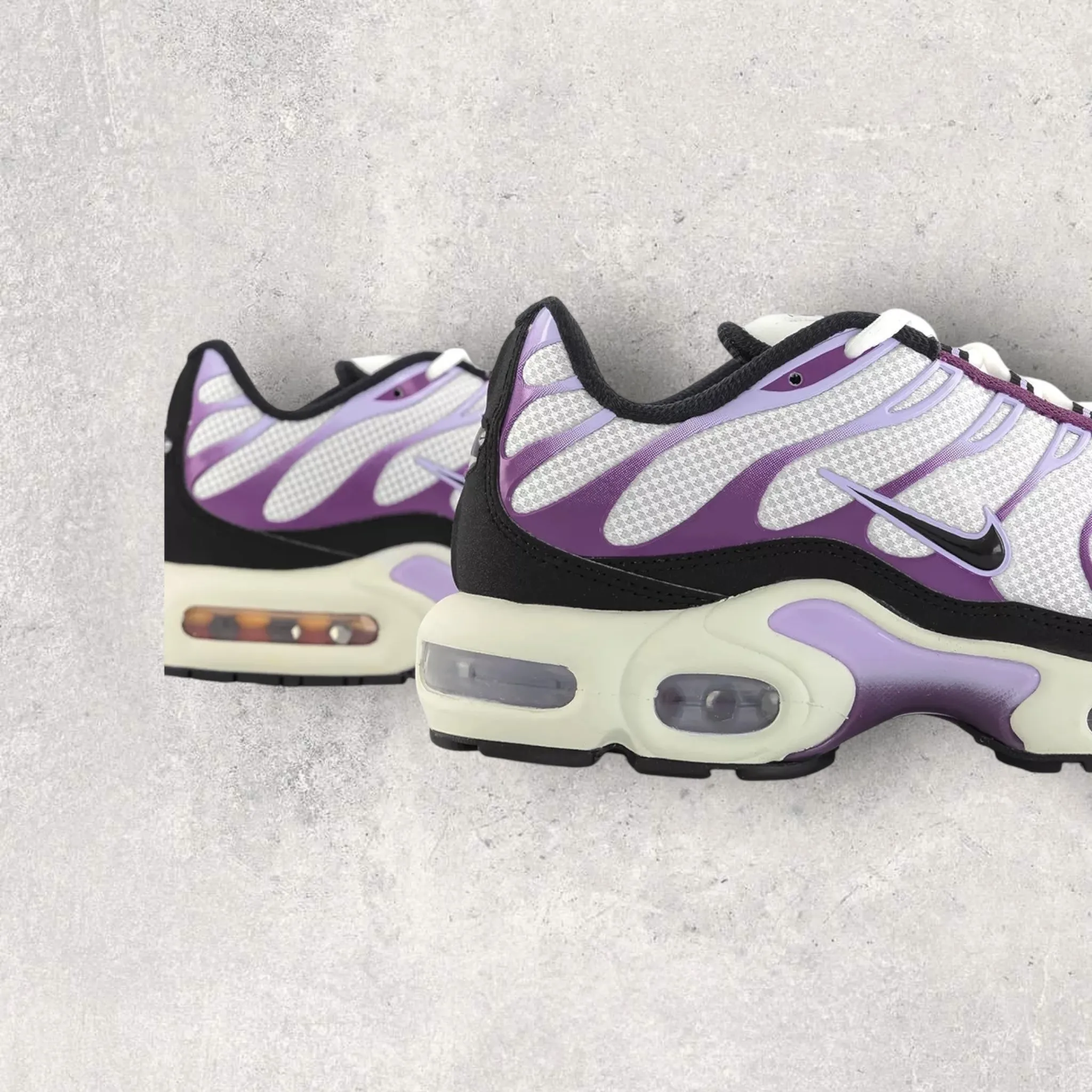 NIKE AIR MAX PLUS TN - WHITE/BLACK/VIOTECH