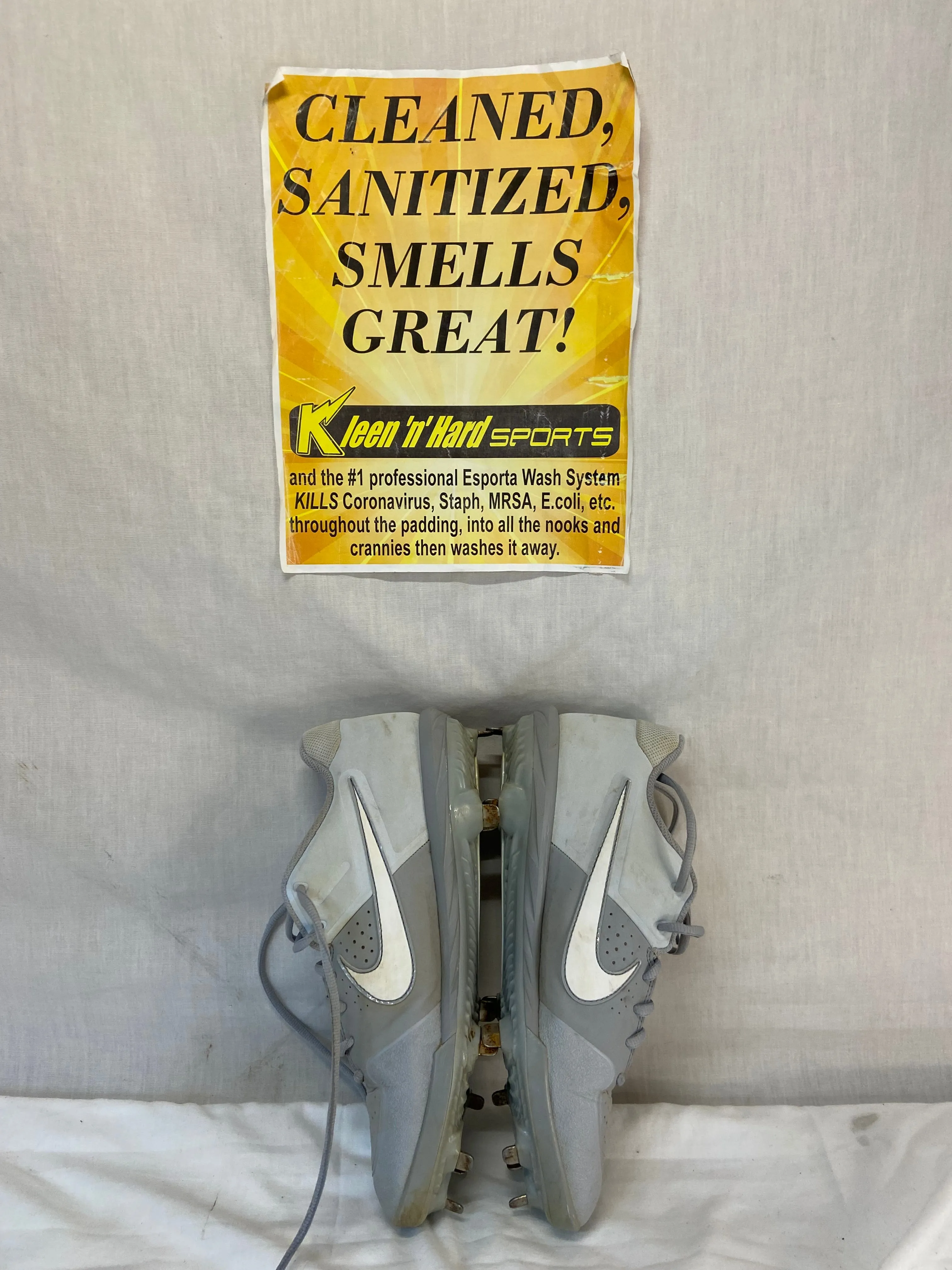 Used Nike Size 9 Grey Low Metal Baseball Cleats