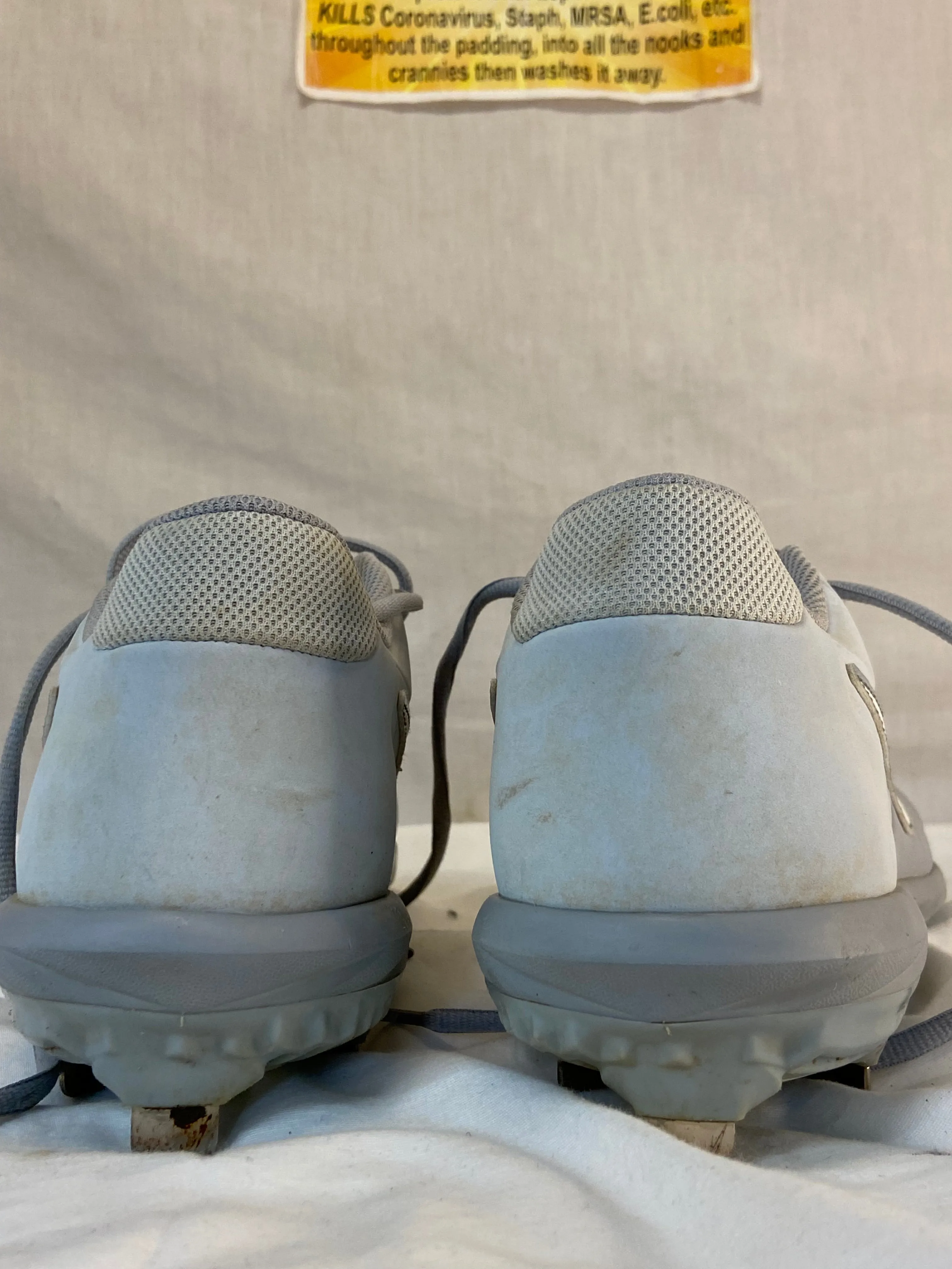 Used Nike Size 9 Grey Low Metal Baseball Cleats