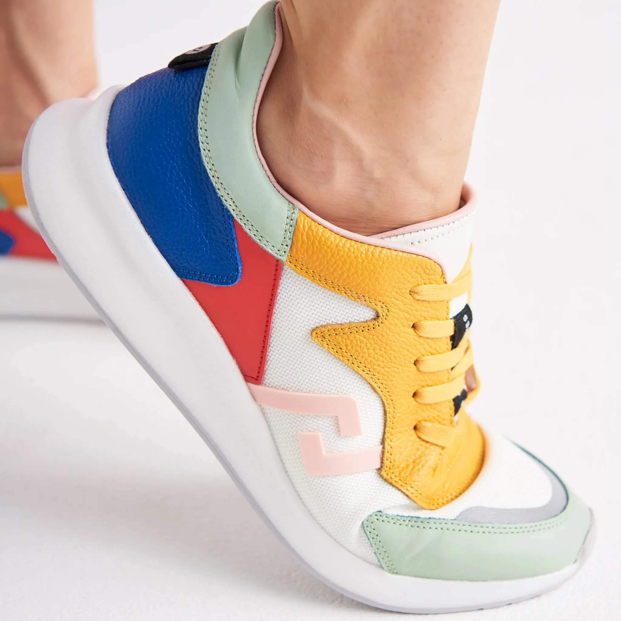 Weekender Sneakers - Soda